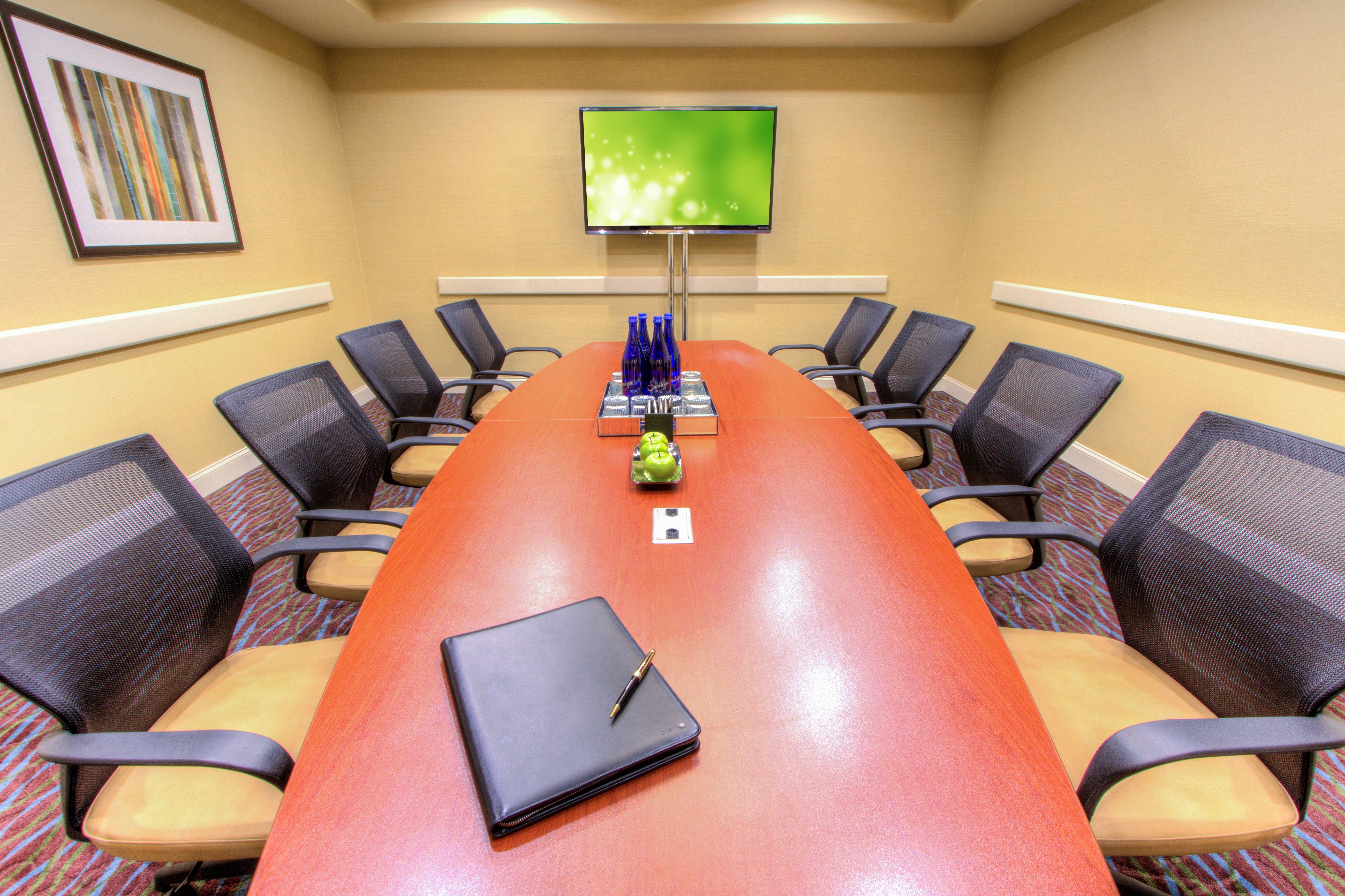 Westshore - Airport Area By Ihg 3*